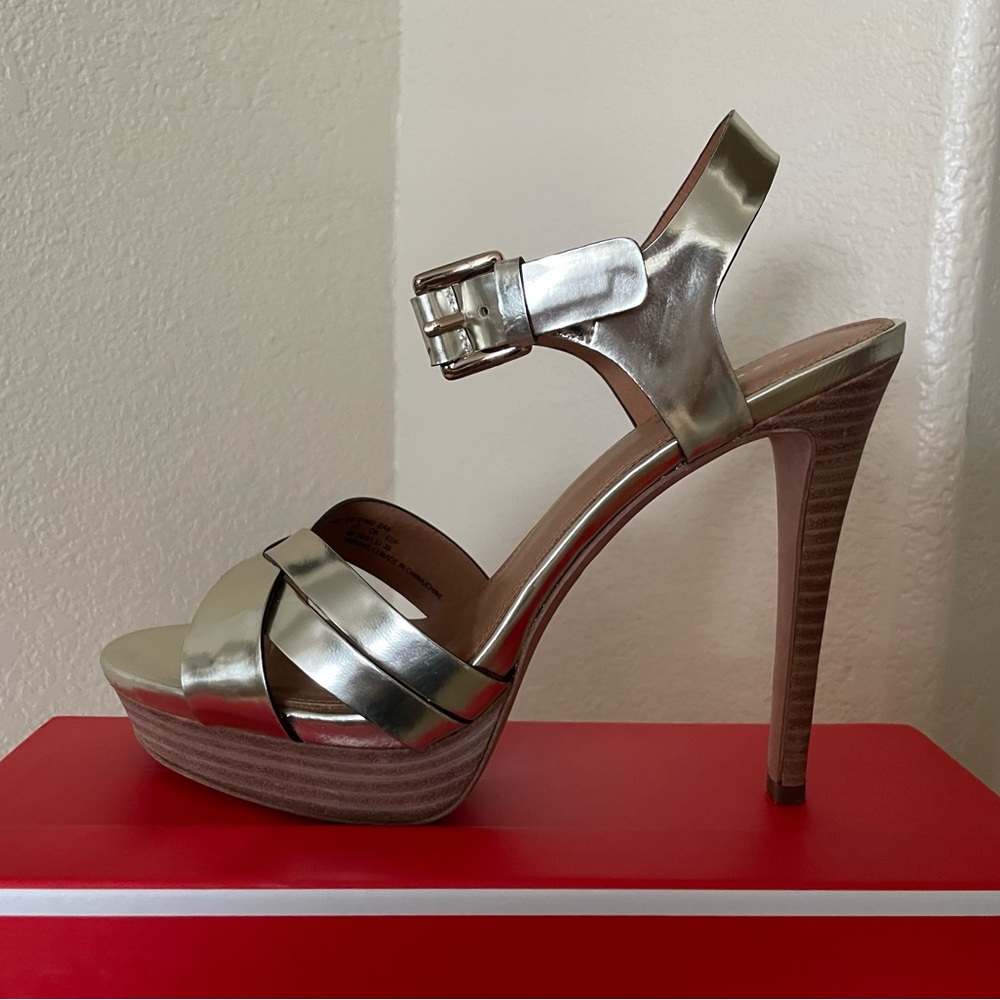 COACH Dani Metallic Platinum Mirror Heels (like new) - Picture 4 of 16